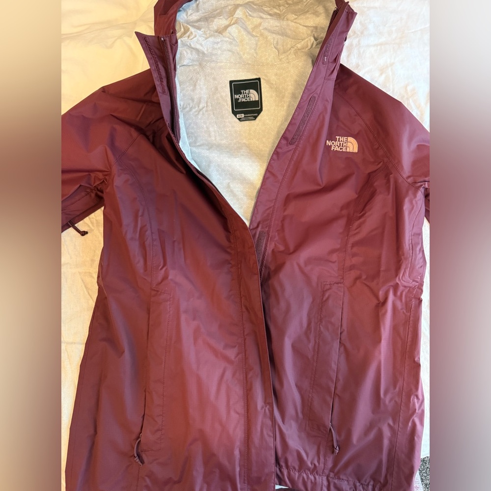 The North Face Women's Windbreaker - Picture 3 of 5